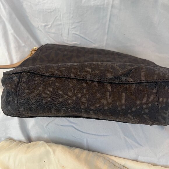 Michael Kors -- Vintage -- Jet Set Travel -- Messenger -- Crossbody - Picture 7 of 11
